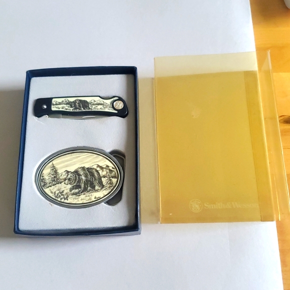 Smith & Wesson Other - Vintage belt buckle and knife set from Smith & Wesson